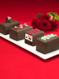 Baskin-Robbins Sweetens February with Introduction of Valentine's Day Ice Cream Cake Bites and "Box of Chocolates"