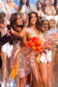 Amanda Jemini Crowned Miss Hooters International 2012