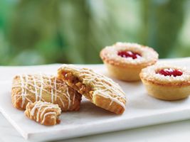 Starbucks Celebrates Spring with Familiar Coffee Favorites and Four New Starbucks Petites