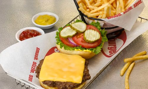 Valley's Award-winning 11th Smashburger to Sizzle into Phoenix Valley's Award-winning 11th Smashburger to Sizzle into Phoenix