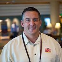 Smokey Bones Names Robin Muller SVP of Operations & Tom Porfiris Senior Director of Operations