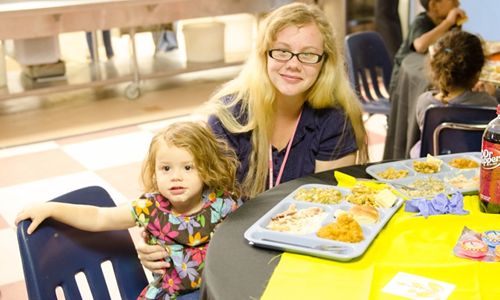 Dharod Food Foundation and Applebee's Fed Thanksgiving Dinner to Over 1,350 People in Need in North Texas