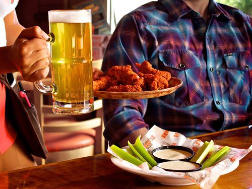 Hooters of Overland Park Reopens with New Contemporary Design