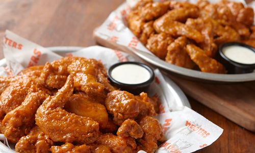 Hooters Spreads the Love with Wing Deal this Valentine's Day