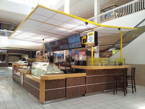 Springhill Mall Welcomes Nestlé Toll House Café by Chip to West Dundee Today