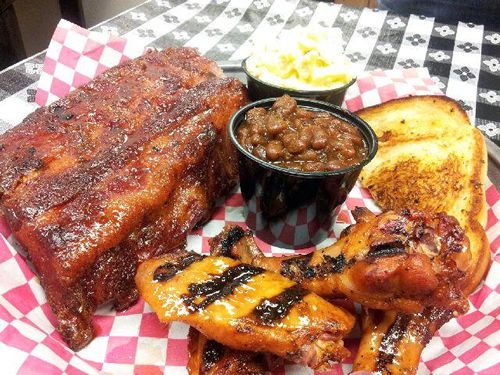 "Bang Good" BBQ Offered at SharpShooter Pit and Grill in St. Louis, Missouri