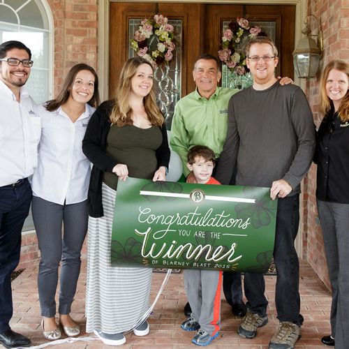 Bennigan's 'Superfan' Wins Trip to Ireland