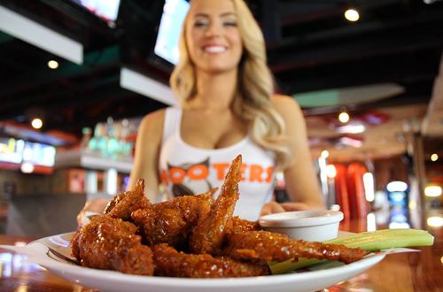 Hooters Readies for Five New Restaurants in South Florida