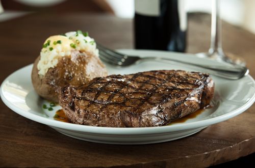 Lone Star Steakhouse Dares Guests to 'Steak Their Claim'