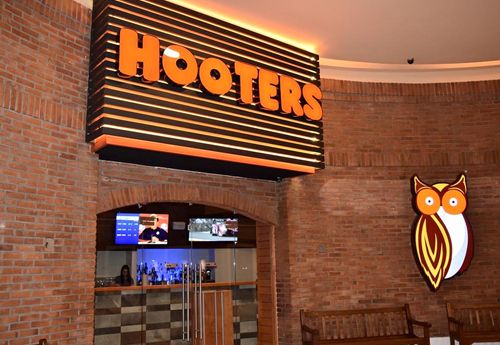 Hooters Presents Hooters de Mexico with 2015 Developer of the Year Award