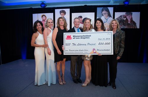 SoCal Wienerschnitzel Franchisees Donate $50k to The Literacy Project