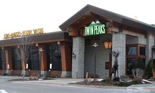 Twin Peaks Raises a Toast to 'The King'