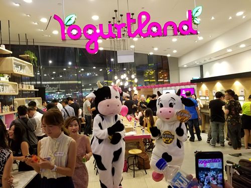 Yogurtland Expands to Singapore; First Location Opens at Suntec City Fountain of Wealth