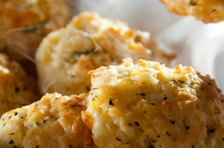 Red Lobster Celebrates The 25th Birthday Of Cheddar Bay Biscuits