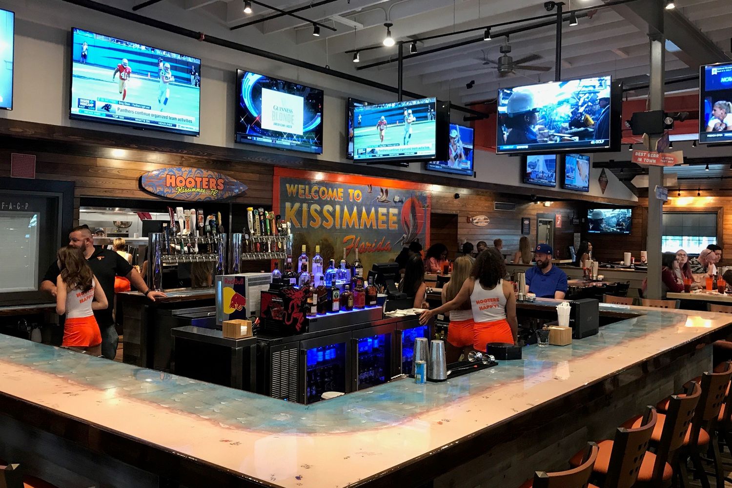 Hooters Unveils New Location in West Kissimmee