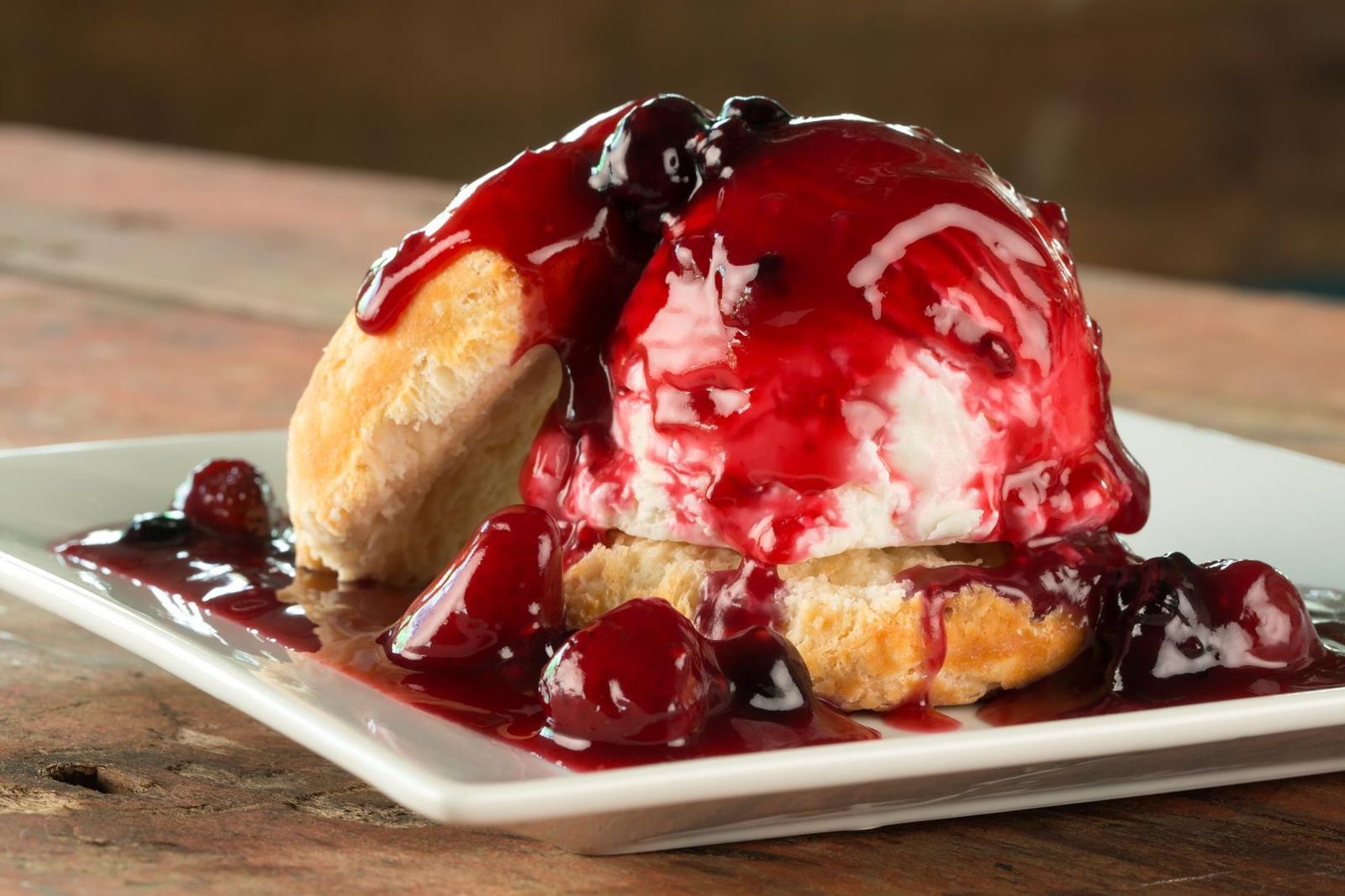 New Entrees and Desserts Combine for a Full-Meal Dining Experience at Quaker Steak & Lube