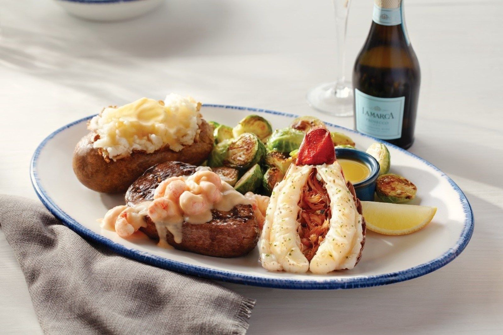 Red Lobster Celebrates The Holiday Season With Ultimate Surf & Turf Event