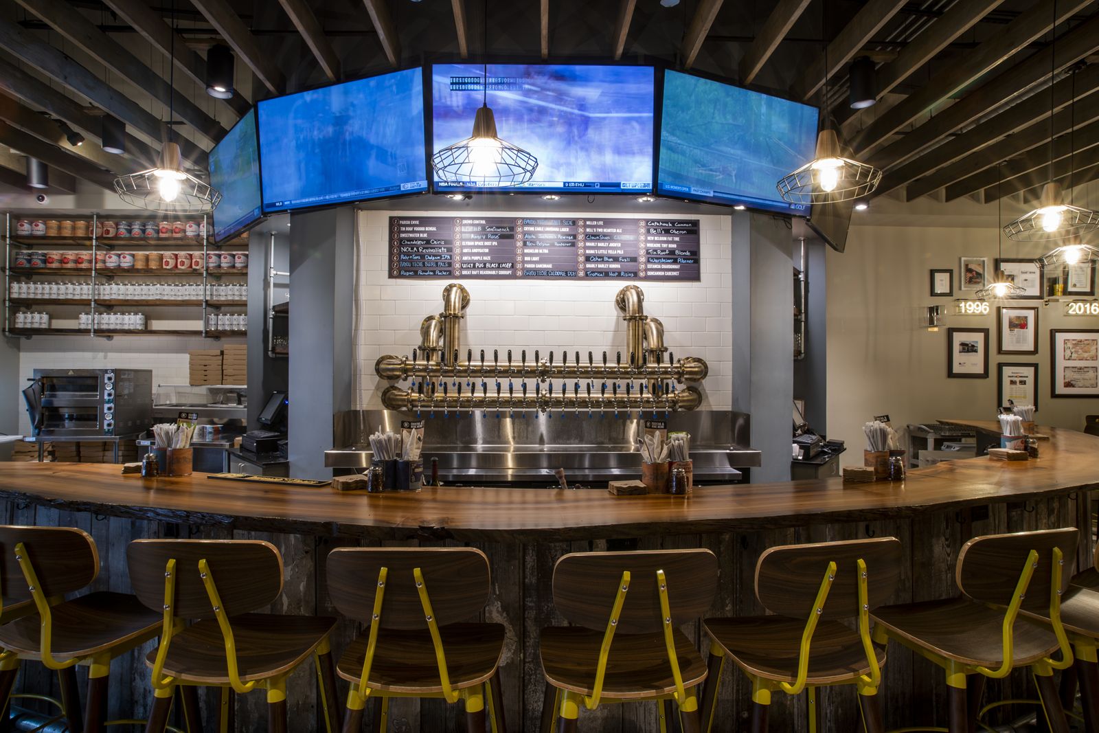 Frisco Welcomes Texas' First Rotolo's Craft & Crust
