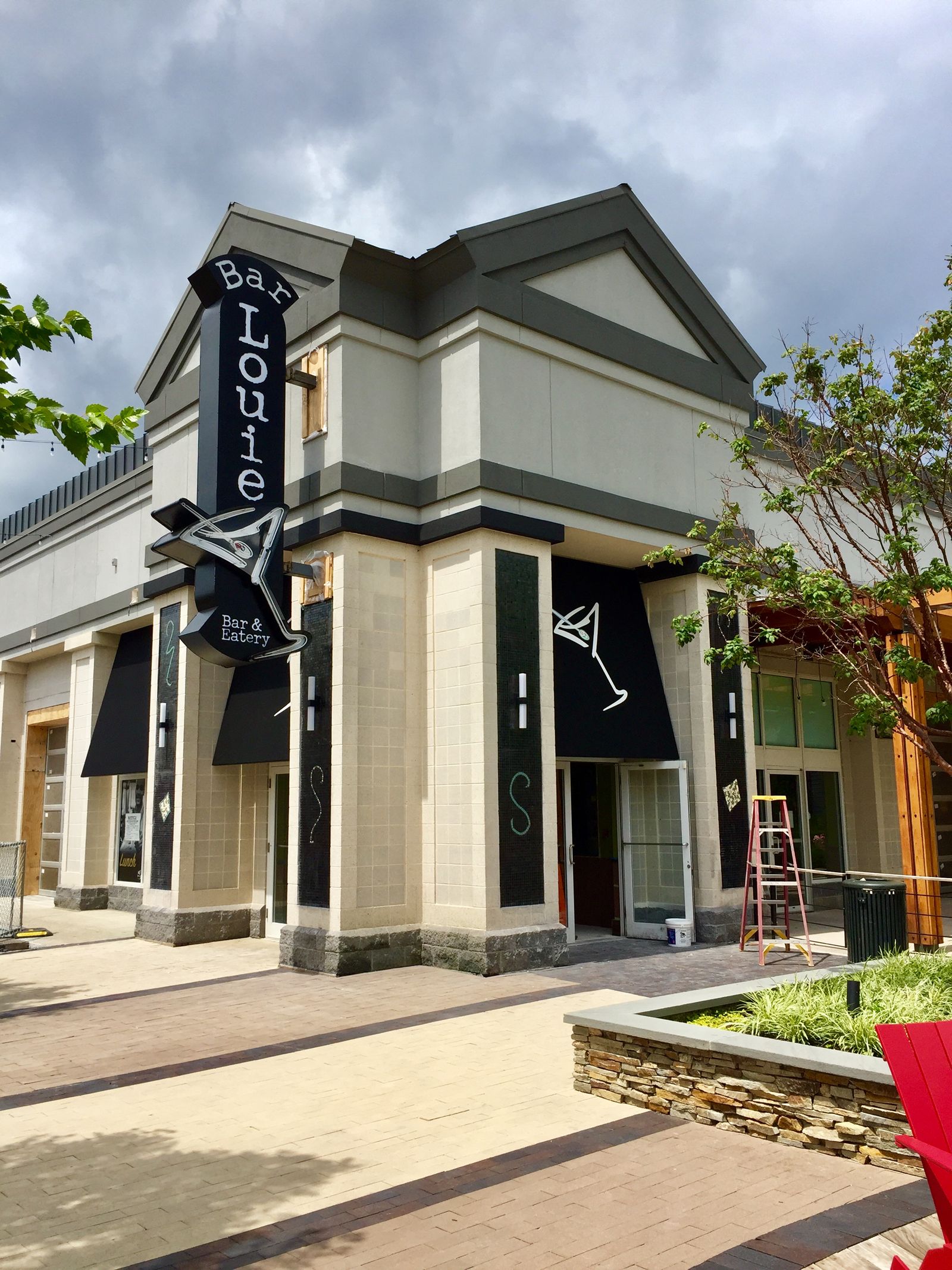 Bar Louie Converts Kilts to Cocktails