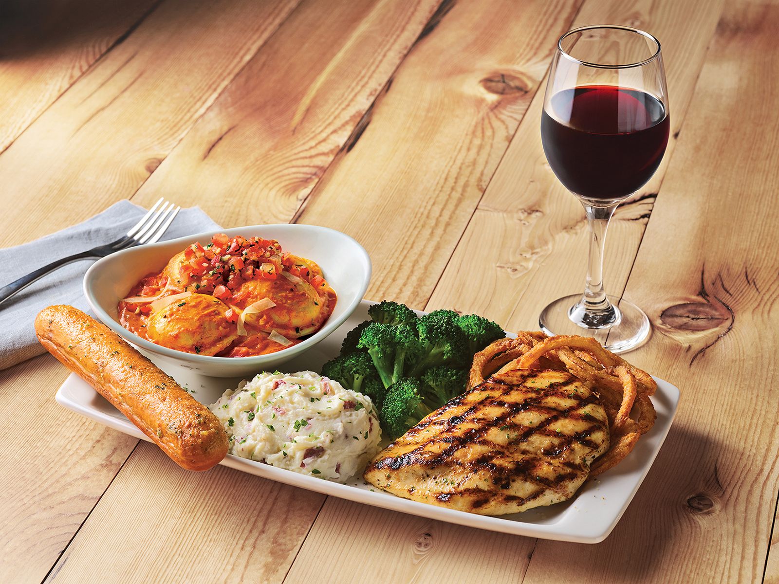 Pasta and Meat Lovers Unite - Applebee's Unveils New Pasta & Grill Combos for an Unmatched Meal