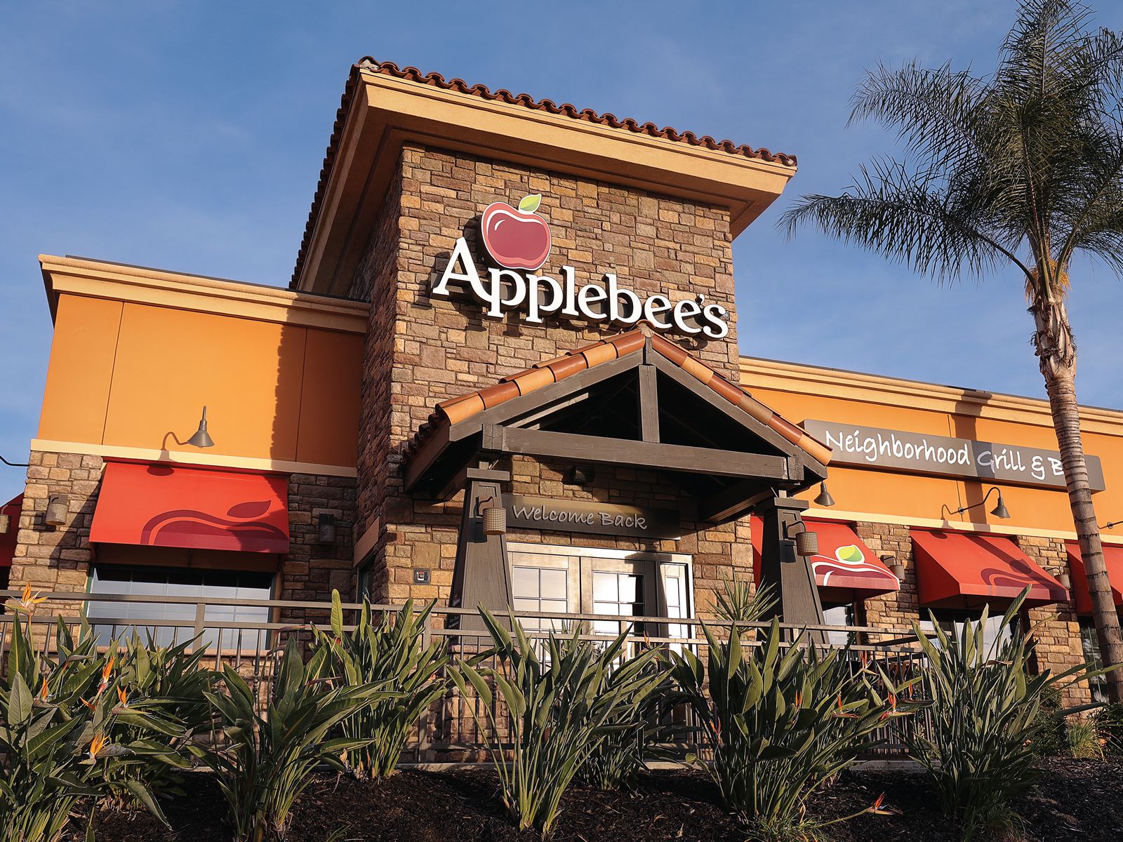 Applebee's Restaurants Nationwide to Serve Free Meals in Honor of Veterans Day