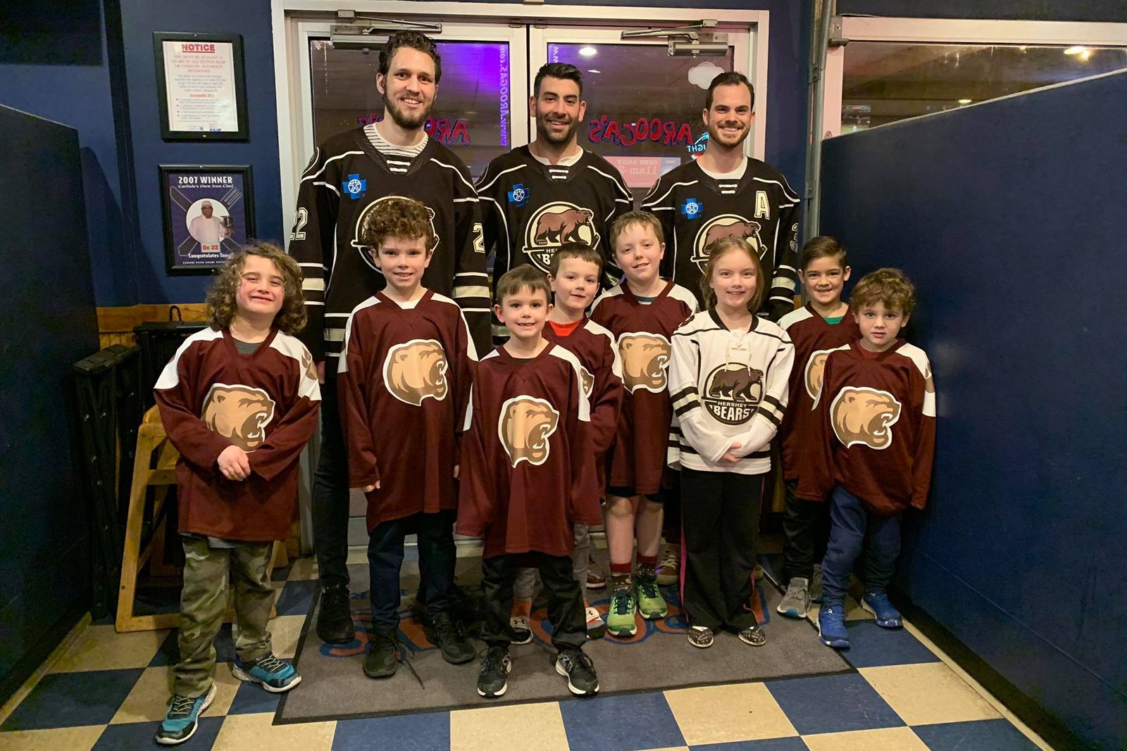 Arooga's Grille House & Sports Bar Raises $12,000 in One Night for Annual Fundraiser Featuring the Hershey Bears